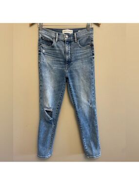 Aritzia Denim Forum The Lola High Rise Skinny Crop Distressed Size 28